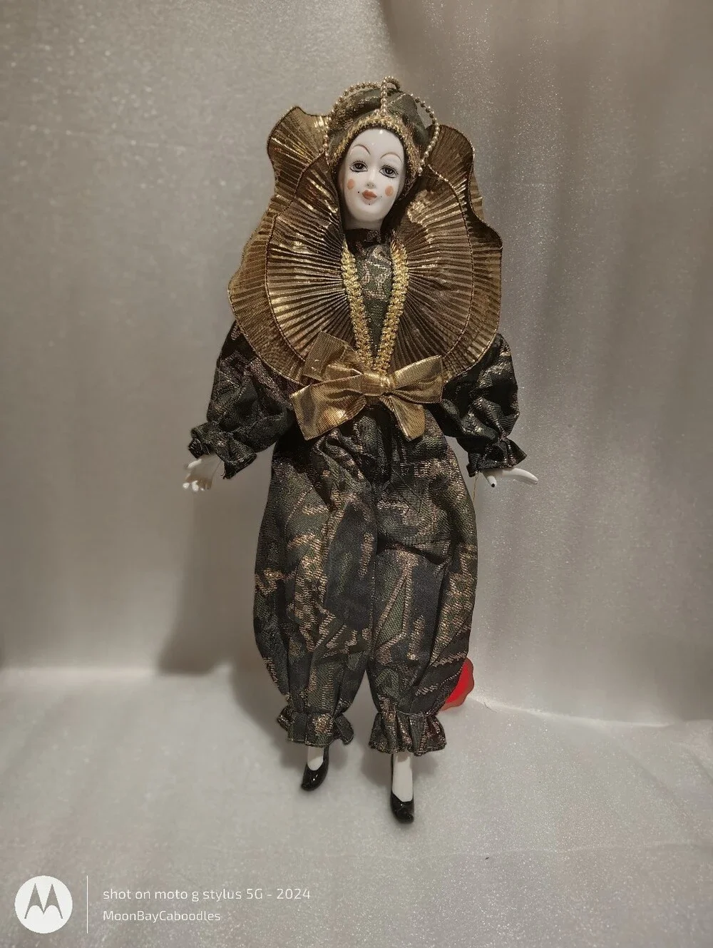 VNTG 90s EURO SOUVENIRS COLLECTION HANDMADE EURO PORCELAIN DOLL- Bygle
